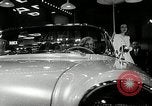 Standbild 1956 National Automobile Show New York United States USA, 1956, aus Sekunde 44 historischem Filmmaterial Videoclip 65675069880