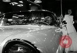 Standbild 1956 National Automobile Show New York United States USA, 1956, aus Sekunde 45 historischem Filmmaterial Videoclip 65675069880