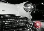 Standbild 1956 National Automobile Show New York United States USA, 1956, aus Sekunde 48 historischem Filmmaterial Videoclip 65675069880