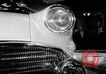 Standbild 1956 National Automobile Show New York United States USA, 1956, aus Sekunde 49 historischem Filmmaterial Videoclip 65675069880