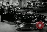 Standbild 1956 National Automobile Show New York United States USA, 1956, aus Sekunde 53 historischem Filmmaterial Videoclip 65675069880
