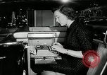 Standbild 1956 National Automobile Show New York United States USA, 1956, aus Sekunde 57 historischem Filmmaterial Videoclip 65675069880