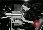 Standbild 1956 National Automobile Show New York United States USA, 1956, aus Sekunde 58 historischem Filmmaterial Videoclip 65675069880