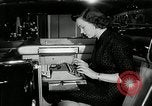 Standbild 1956 National Automobile Show New York United States USA, 1956, aus Sekunde 59 historischem Filmmaterial Videoclip 65675069880