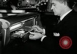 Standbild 1956 National Automobile Show New York United States USA, 1956, aus Sekunde 60 historischem Filmmaterial Videoclip 65675069880