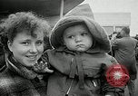 Standbild Eisernen Vorhangs Flüchtlinge New York United States USA, 1954, aus Sekunde 25 historischem Filmmaterial Videoclip 65675069887