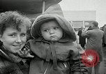 Standbild Eisernen Vorhangs Flüchtlinge New York United States USA, 1954, aus Sekunde 26 historischem Filmmaterial Videoclip 65675069887