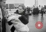 Standbild Eisernen Vorhangs Flüchtlinge New York United States USA, 1954, aus Sekunde 30 historischem Filmmaterial Videoclip 65675069887