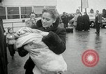 Standbild Eisernen Vorhangs Flüchtlinge New York United States USA, 1954, aus Sekunde 32 historischem Filmmaterial Videoclip 65675069887