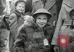 Standbild Eisernen Vorhangs Flüchtlinge New York United States USA, 1954, aus Sekunde 35 historischem Filmmaterial Videoclip 65675069887
