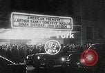 Standbild Genevieve Premiere New York United States USA, 1954, aus Sekunde 1 historischem Filmmaterial Videoclip 65675069889
