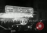 Standbild Genevieve Premiere New York United States USA, 1954, aus Sekunde 3 historischem Filmmaterial Videoclip 65675069889