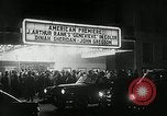 Standbild Genevieve Premiere New York United States USA, 1954, aus Sekunde 5 historischem Filmmaterial Videoclip 65675069889
