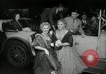 Standbild Genevieve Premiere New York United States USA, 1954, aus Sekunde 15 historischem Filmmaterial Videoclip 65675069889