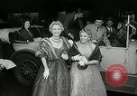Standbild Genevieve Premiere New York United States USA, 1954, aus Sekunde 16 historischem Filmmaterial Videoclip 65675069889