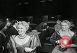 Standbild Genevieve Premiere New York United States USA, 1954, aus Sekunde 19 historischem Filmmaterial Videoclip 65675069889