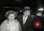Standbild Genevieve Premiere New York United States USA, 1954, aus Sekunde 26 historischem Filmmaterial Videoclip 65675069889