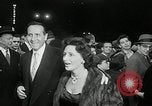 Standbild Genevieve Premiere New York United States USA, 1954, aus Sekunde 30 historischem Filmmaterial Videoclip 65675069889