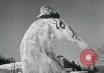 Image de sculpture sur neige Lake Placid New York USA, 1954, de la seconde 43 séquences d'archives historiques vidéo 65675069892