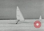 Immagine di Ice boat race Michigan United States USA, 1954, secondo 29 filmato di repertorio 65675069894