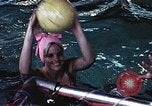 Immagine di Della Guardia Costiera degli Stati Uniti le donne della Riserva United States USA, 1974, secondo 23 filmato di repertorio 65675069911