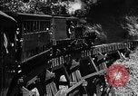 Standbild Dampflokomotive ein Zug nach hinten schieben Taiwan, 1940, aus Sekunde 15 historischem Filmmaterial Videoclip 65675069924