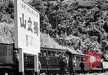 Standbild Dampflokomotive ein Zug nach hinten schieben Taiwan, 1940, aus Sekunde 51 historischem Filmmaterial Videoclip 65675069924