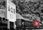 Standbild Dampflokomotive ein Zug nach hinten schieben Taiwan, 1940, aus Sekunde 55 historischem Filmmaterial Videoclip 65675069924