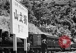 Standbild Dampflokomotive ein Zug nach hinten schieben Taiwan, 1940, aus Sekunde 56 historischem Filmmaterial Videoclip 65675069924