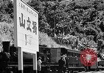 Standbild Dampflokomotive ein Zug nach hinten schieben Taiwan, 1940, aus Sekunde 57 historischem Filmmaterial Videoclip 65675069924