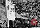 Standbild Dampflokomotive ein Zug nach hinten schieben Taiwan, 1940, aus Sekunde 60 historischem Filmmaterial Videoclip 65675069924