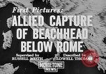 Standbild Deutsche dive Bomber angreifen amphibious task force Italien, 1944, aus Sekunde 8 historischem Filmmaterial Videoclip 65675069935