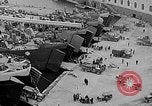 Standbild Deutsche dive Bomber angreifen amphibious task force Italien, 1944, aus Sekunde 10 historischem Filmmaterial Videoclip 65675069935