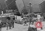 Standbild Deutsche dive Bomber angreifen amphibious task force Italien, 1944, aus Sekunde 13 historischem Filmmaterial Videoclip 65675069935