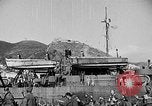 Standbild Deutsche dive Bomber angreifen amphibious task force Italien, 1944, aus Sekunde 23 historischem Filmmaterial Videoclip 65675069935