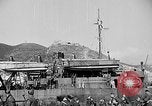 Standbild Deutsche dive Bomber angreifen amphibious task force Italien, 1944, aus Sekunde 24 historischem Filmmaterial Videoclip 65675069935