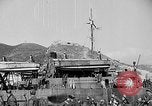 Standbild Deutsche dive Bomber angreifen amphibious task force Italien, 1944, aus Sekunde 25 historischem Filmmaterial Videoclip 65675069935