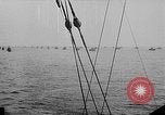 Standbild Deutsche dive Bomber angreifen amphibious task force Italien, 1944, aus Sekunde 27 historischem Filmmaterial Videoclip 65675069935