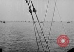 Standbild Deutsche dive Bomber angreifen amphibious task force Italien, 1944, aus Sekunde 28 historischem Filmmaterial Videoclip 65675069935
