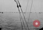 Standbild Deutsche dive Bomber angreifen amphibious task force Italien, 1944, aus Sekunde 29 historischem Filmmaterial Videoclip 65675069935