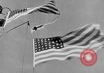Standbild Deutsche dive Bomber angreifen amphibious task force Italien, 1944, aus Sekunde 30 historischem Filmmaterial Videoclip 65675069935