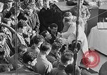 Standbild Deutsche dive Bomber angreifen amphibious task force Italien, 1944, aus Sekunde 36 historischem Filmmaterial Videoclip 65675069935