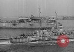 Standbild Deutsche dive Bomber angreifen amphibious task force Italien, 1944, aus Sekunde 40 historischem Filmmaterial Videoclip 65675069935
