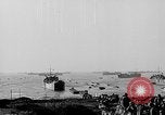 Standbild Deutsche dive Bomber angreifen amphibious task force Italien, 1944, aus Sekunde 60 historischem Filmmaterial Videoclip 65675069935