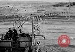 Standbild Deutsche dive Bomber angreifen amphibious task force Italien, 1944, aus Sekunde 62 historischem Filmmaterial Videoclip 65675069935