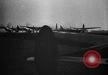 Standbild alliierte Bombenangriffe Deutschland, 1943, aus Sekunde 13 historischem Filmmaterial Videoclip 65675069937
