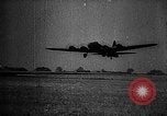 Standbild alliierte Bombenangriffe Deutschland, 1943, aus Sekunde 16 historischem Filmmaterial Videoclip 65675069937