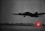 Standbild alliierte Bombenangriffe Deutschland, 1943, aus Sekunde 17 historischem Filmmaterial Videoclip 65675069937