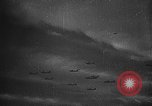 Standbild alliierte Bombenangriffe Deutschland, 1943, aus Sekunde 25 historischem Filmmaterial Videoclip 65675069937