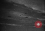 Standbild alliierte Bombenangriffe Deutschland, 1943, aus Sekunde 26 historischem Filmmaterial Videoclip 65675069937